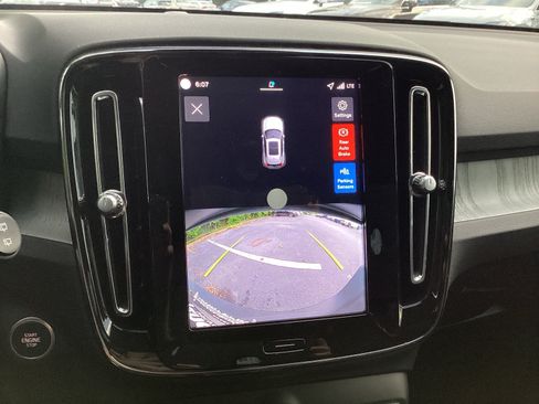 Certified 2026 Volvo XC40 B4 Core FWD image 28