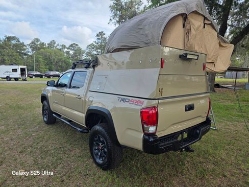 Used 2017 Toyota Tacoma TRD Off-Road w/ Tow Package (A/T) AWD/4WD image 10