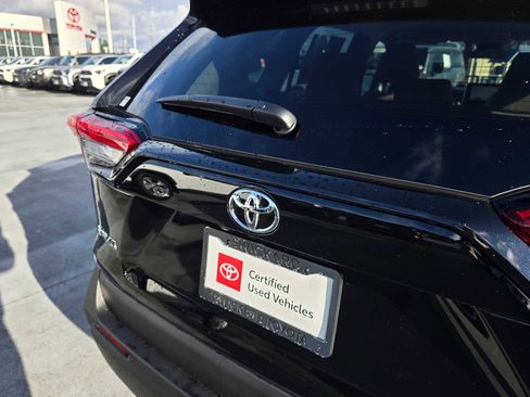 Used 2025 Toyota RAV4 XLE image 17