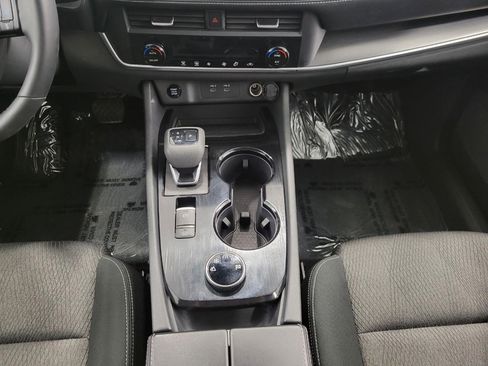 Used 2025 Nissan Rogue SV image 16