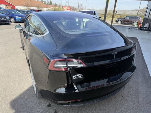 Used 2018 Tesla Model 3 image 11