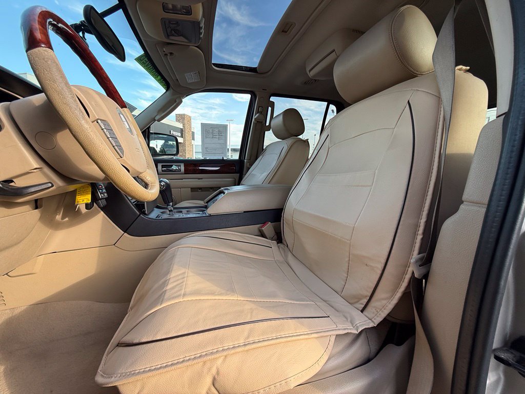 Used 2005 Lincoln Navigator Ultimate AWD/4WD image 36