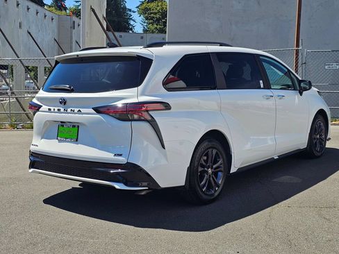 Used 2025 Toyota Sienna XSE AWD/4WD image 7