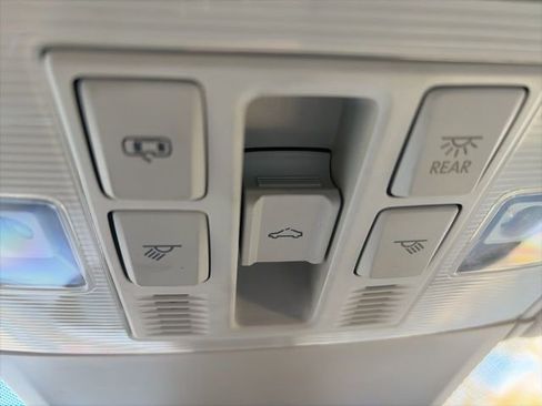 Used 2020 Volkswagen Tiguan SEL w/ 3rd Row Seat Package image 39