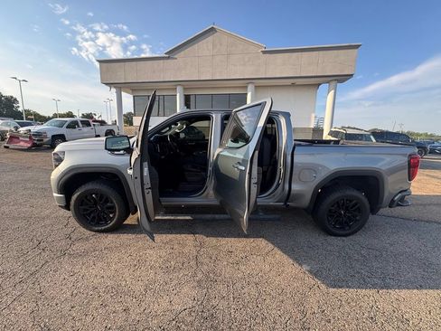 Used 2024 GMC Sierra 1500 AT4 w/ Technology Package AWD/4WD image 4