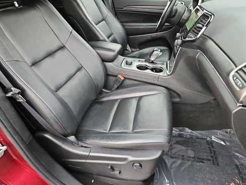 Used 2022 Jeep Grand Cherokee Limited image 23