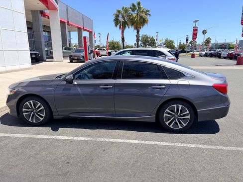 Used 2018 Honda Accord Touring image 3