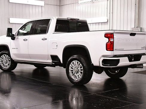 Used 2022 Chevrolet Silverado 3500 High Country w/ Safety Package II image 6