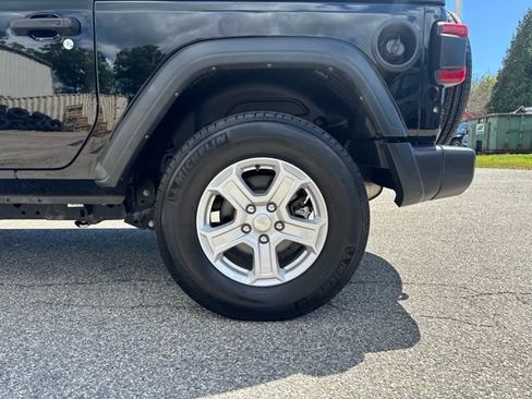 Used 2022 Jeep Wrangler Sport AWD/4WD image 8