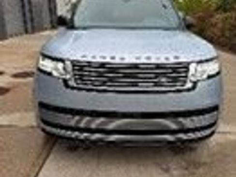 Used 2024 Land Rover Range Rover SV AWD/4WD image 2