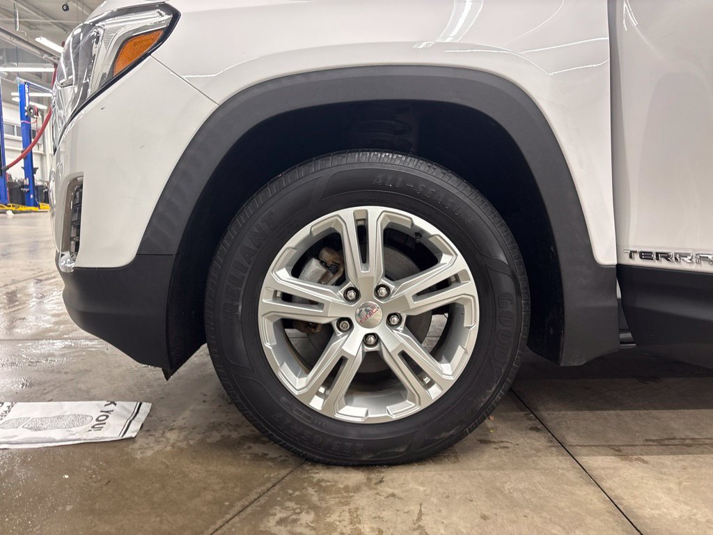 Used 2018 GMC Terrain SLE w/ Driver Convenience Package AWD/4WD image 18