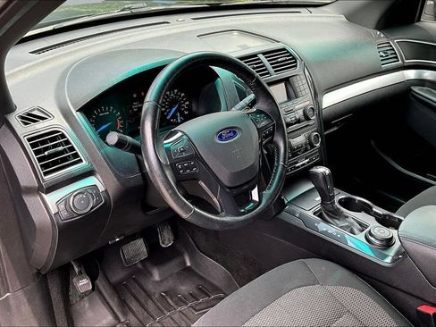 Used 2017 Ford Explorer XLT AWD/4WD image 18