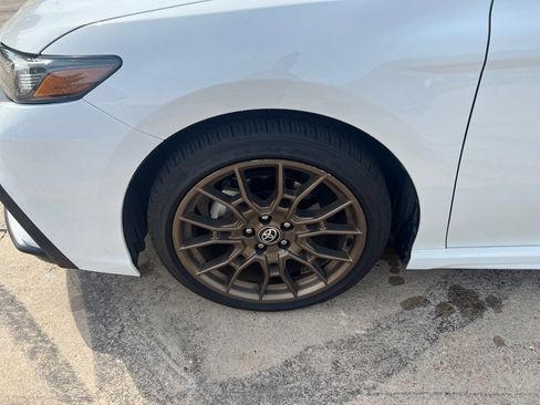 Used 2023 Toyota Camry SE FWD image 2