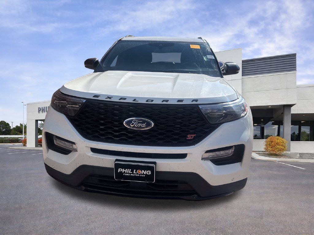 Used 2023 Ford Explorer ST w/ Equipment Group 401A AWD/4WD image 2