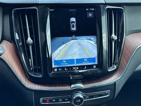 Used 2023 Volvo XC60 B5 Plus image 7