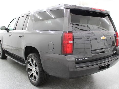 Used 2017 Chevrolet Suburban LT image 6