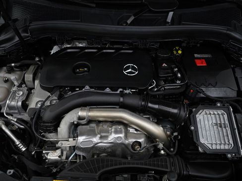 Used 2025 Mercedes-Benz GLA 250 4MATIC image 33