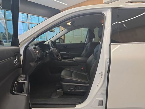 Used 2022 Nissan Pathfinder SL image 13