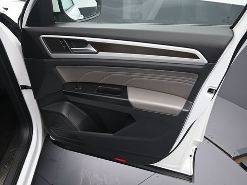 Used 2021 Volkswagen Atlas SE w/ Towing Package image 37