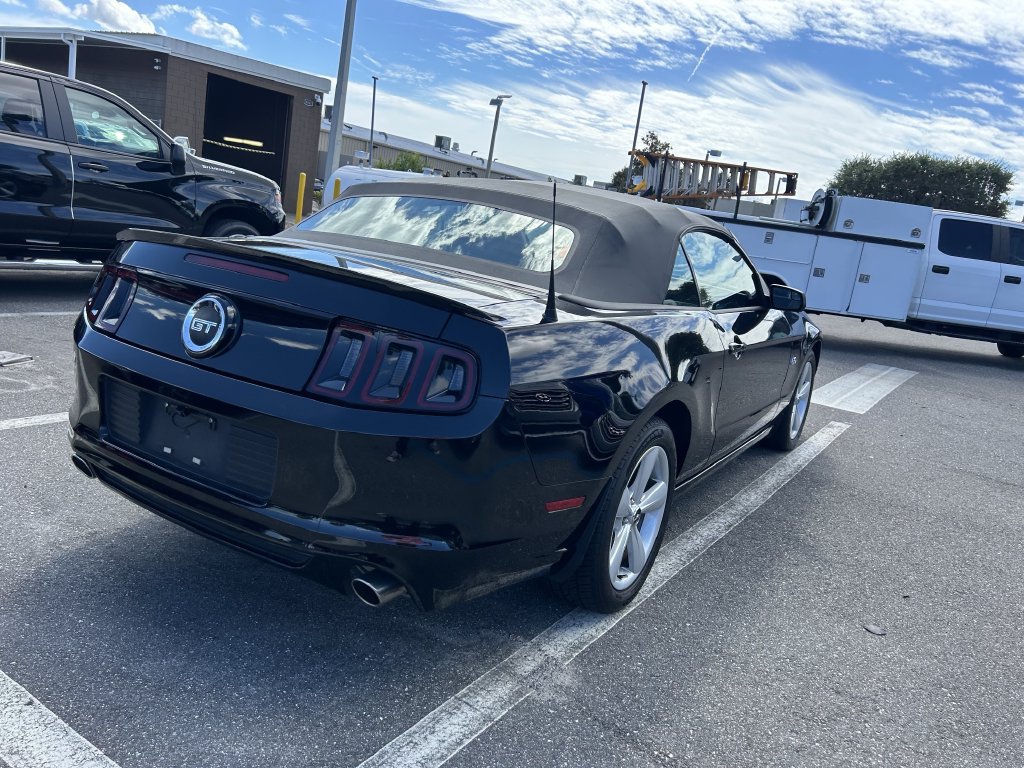 Used 2014 Ford Mustang GT RWD image 4