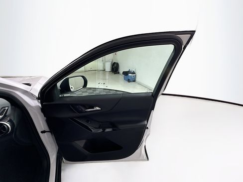 Used 2025 Chevrolet Equinox LT image 31