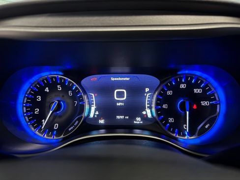 Used 2024 Chrysler Pacifica Touring-L FWD image 19