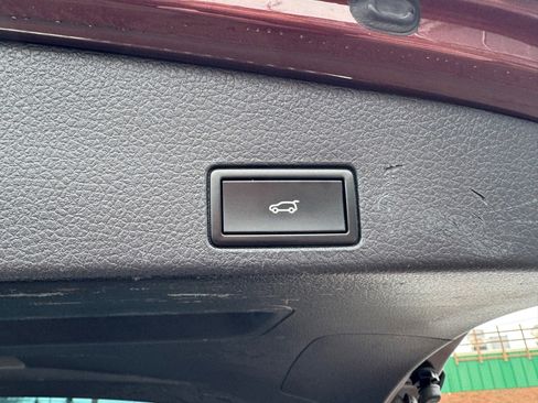 Used 2017 Volkswagen Touareg Executive image 11