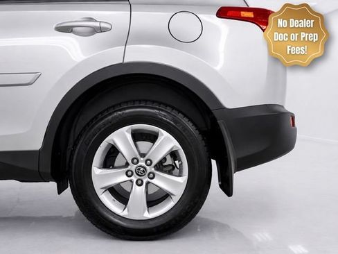 Used 2015 Toyota RAV4 XLE AWD/4WD image 2