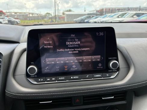 Used 2025 Nissan Rogue SV image 16