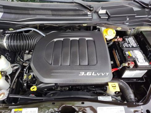 Used 2016 Dodge Grand Caravan SE image 9