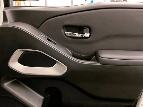 Used 2024 Nissan Frontier SV w/ SV Convenience Package image 23