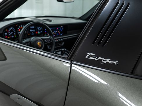 Certified 2022 Porsche 911 Targa 4 image 33