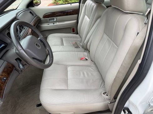 Used 2010 Mercury Grand Marquis LS RWD image 9