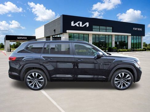 Used 2023 Volkswagen Atlas SEL R-Line AWD/4WD image 4