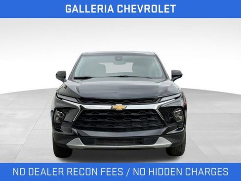 Used 2025 Chevrolet Blazer LT image 3