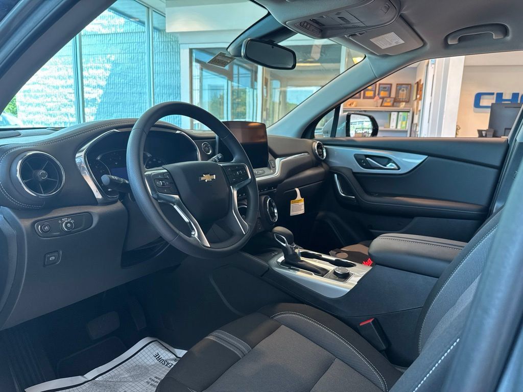 New 2025 Chevrolet Blazer LT w/ Convenience Package AWD/4WD image 20