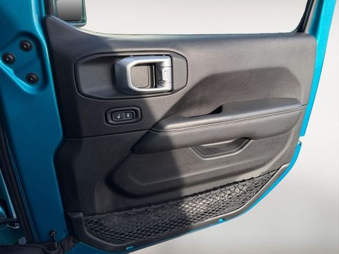 Used 2019 Jeep Wrangler Unlimited Sahara AWD/4WD image 25