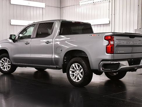 Used 2023 Chevrolet Silverado 1500 LT AWD/4WD image 5