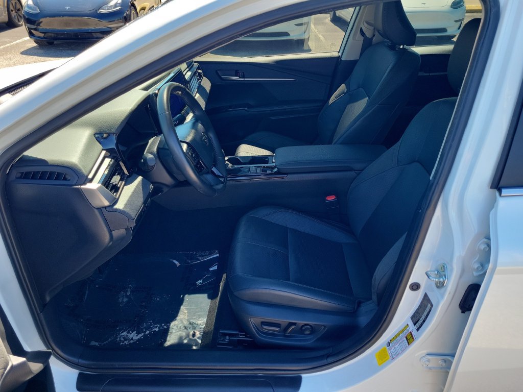 Used 2025 Toyota Camry XLE FWD image 15