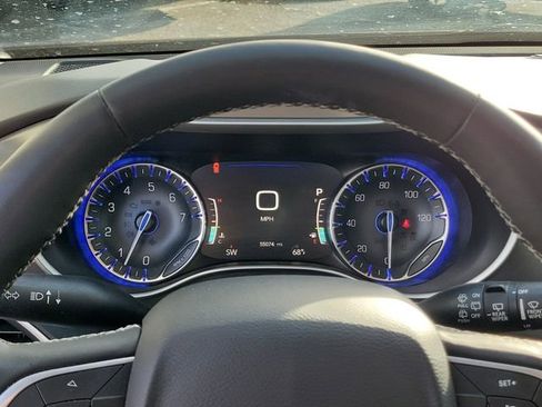 Used 2023 Chrysler Pacifica Touring-L FWD image 26
