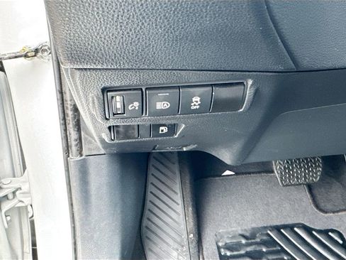 Used 2023 Toyota Corolla Cross SE image 22