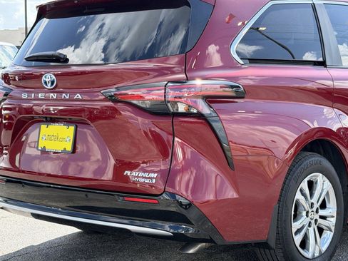 Used 2024 Toyota Sienna Platinum AWD/4WD image 11