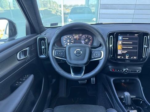 Used 2022 Volvo XC40 T4 R-Design w/ Advanced Package FWD image 11