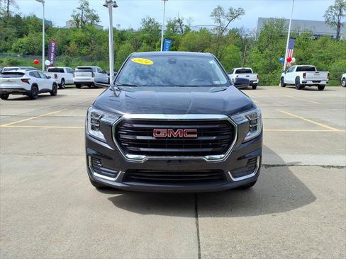 Used 2024 GMC Terrain SLE FWD image 3