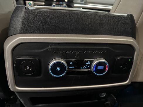 Used 2024 Ford Expedition Max XLT image 58