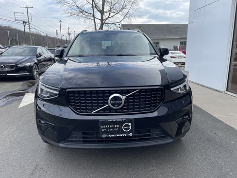 Certified 2025 Volvo XC40 B5 Plus AWD/4WD image 2