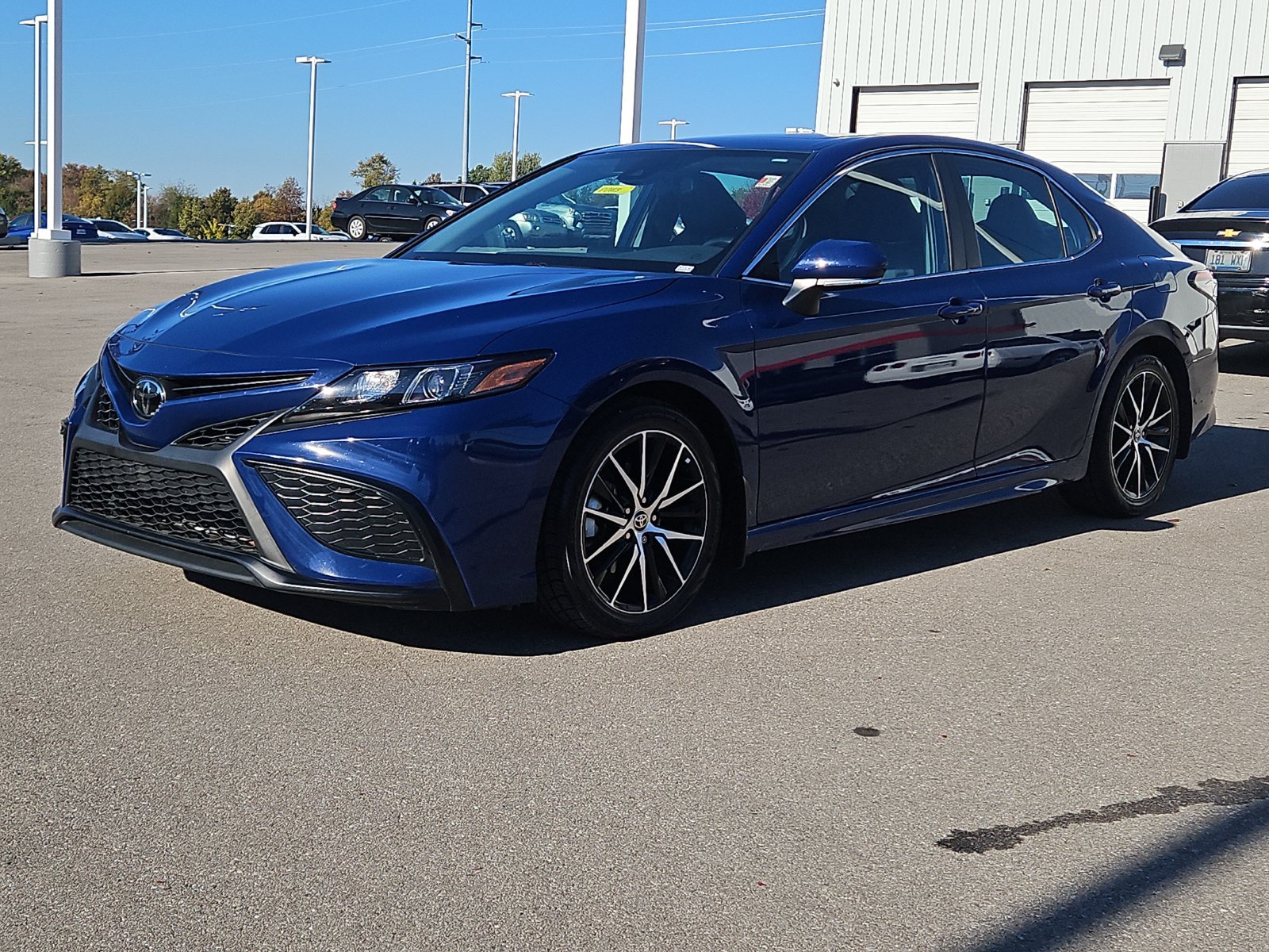 Used 2024 Toyota Camry SE w/ Cold Weather Package FWD image 2