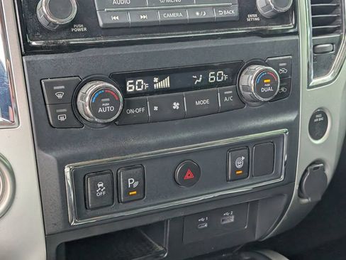 Used 2021 Nissan Titan SV w/ SV Convenience Package RWD image 28