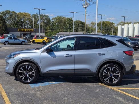 Used 2022 Ford Escape SE w/ SE Sport Appearance Package image 6