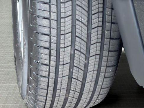 Used 2025 Jeep Grand Cherokee Laredo X w/ Luxury Tech Group I image 11